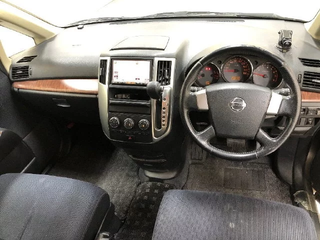 Nissan Presage  с аукциона в Японии