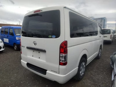 TOYOTA HIACE