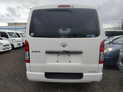TOYOTA HIACE