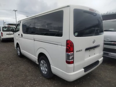 TOYOTA HIACE