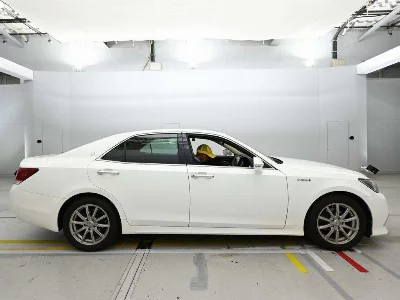 Toyota CROWN HYBRID