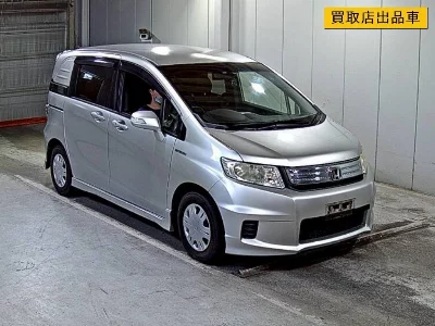 HONDA FREED SPIKE HYBRID