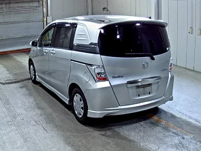 HONDA FREED SPIKE HYBRID