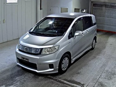 HONDA FREED SPIKE HYBRID
