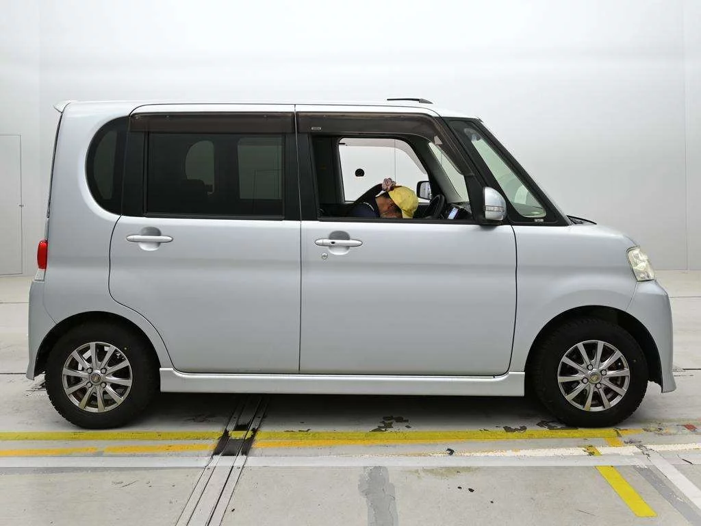 Daihatsu Tanto  с аукциона в Японии