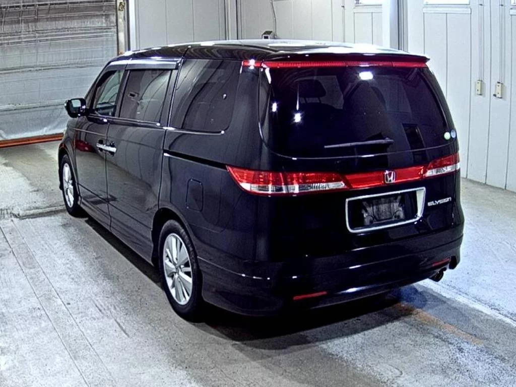 Honda Elysion  с аукциона в Японии