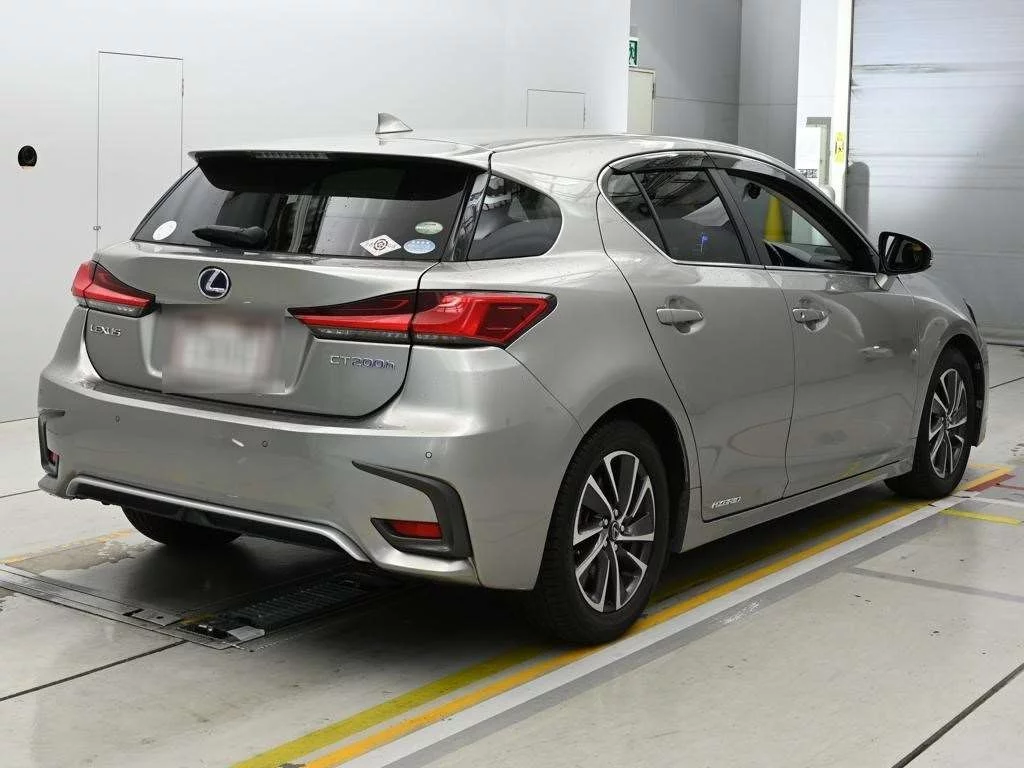 Lexus CT200h  с аукциона в Японии