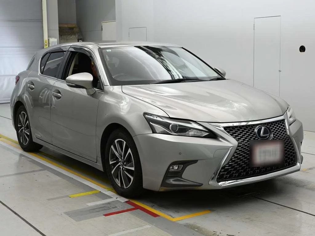 Lexus CT200h  с аукциона в Японии