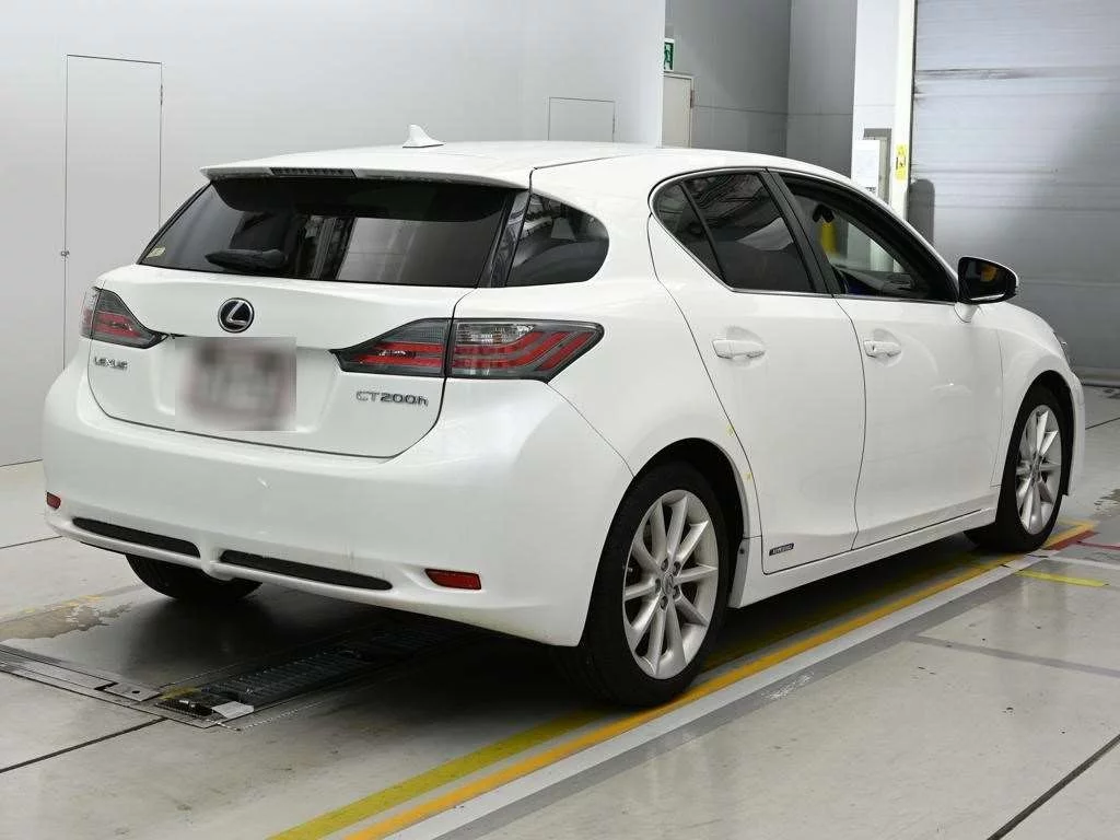 Lexus CT200h  с аукциона в Японии