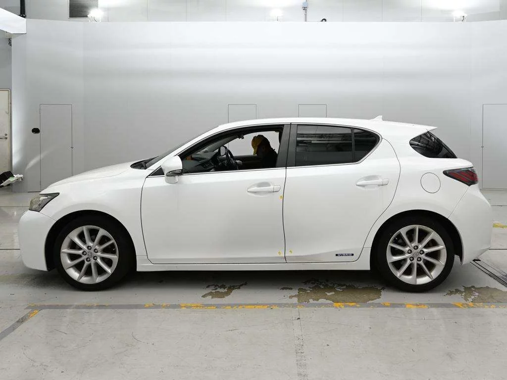 Lexus CT200h  с аукциона в Японии