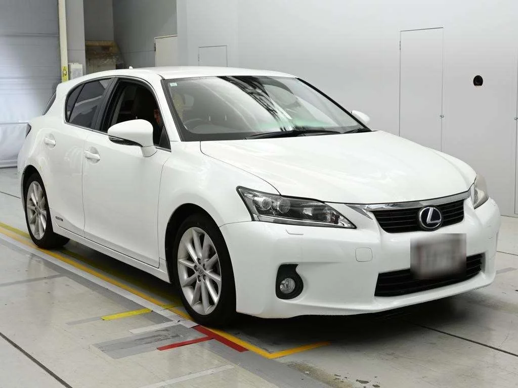 Lexus CT200h  с аукциона в Японии