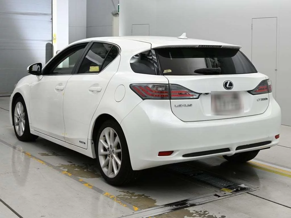 Lexus CT200h  с аукциона в Японии