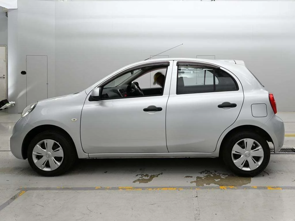 Nissan March  с аукциона в Японии