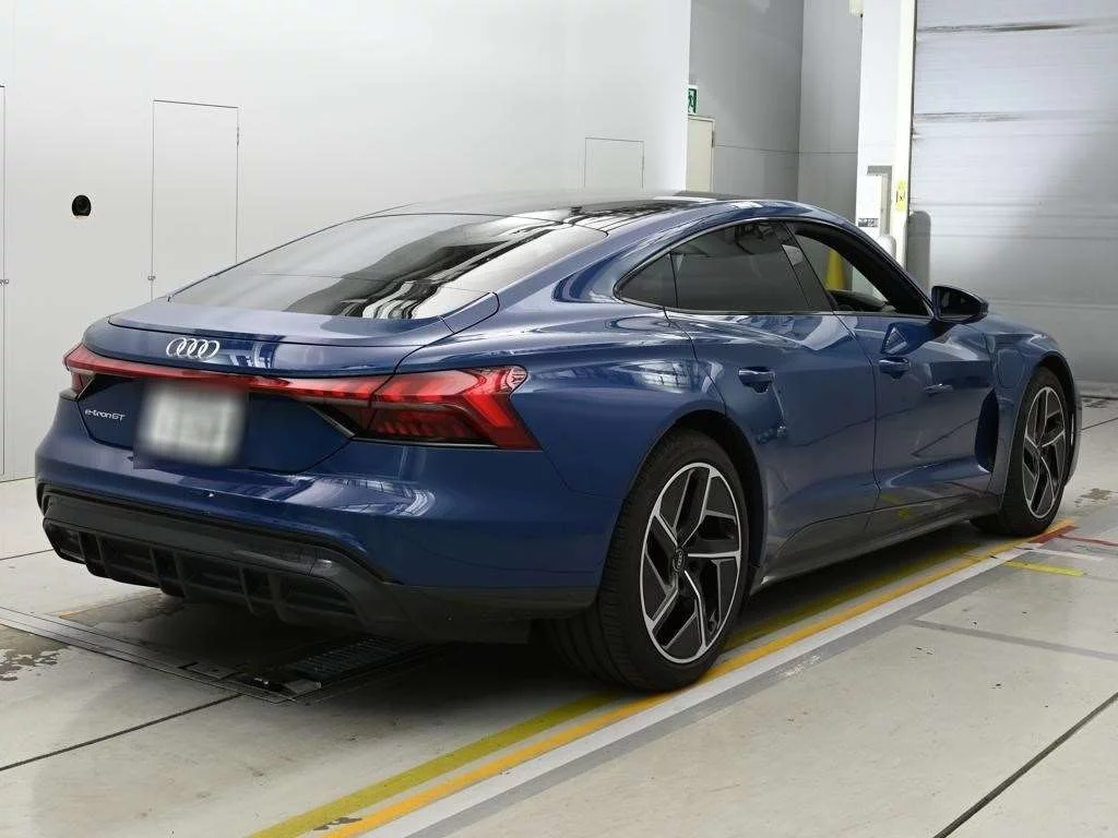 Audi e-tron GT quattro  с аукциона в Японии