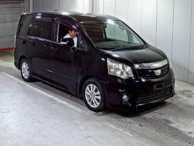 TOYOTA NOAH