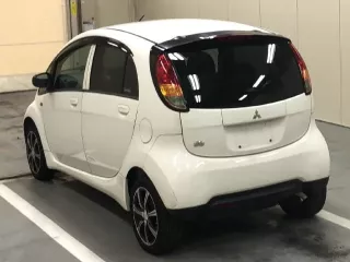Mitsubishi i