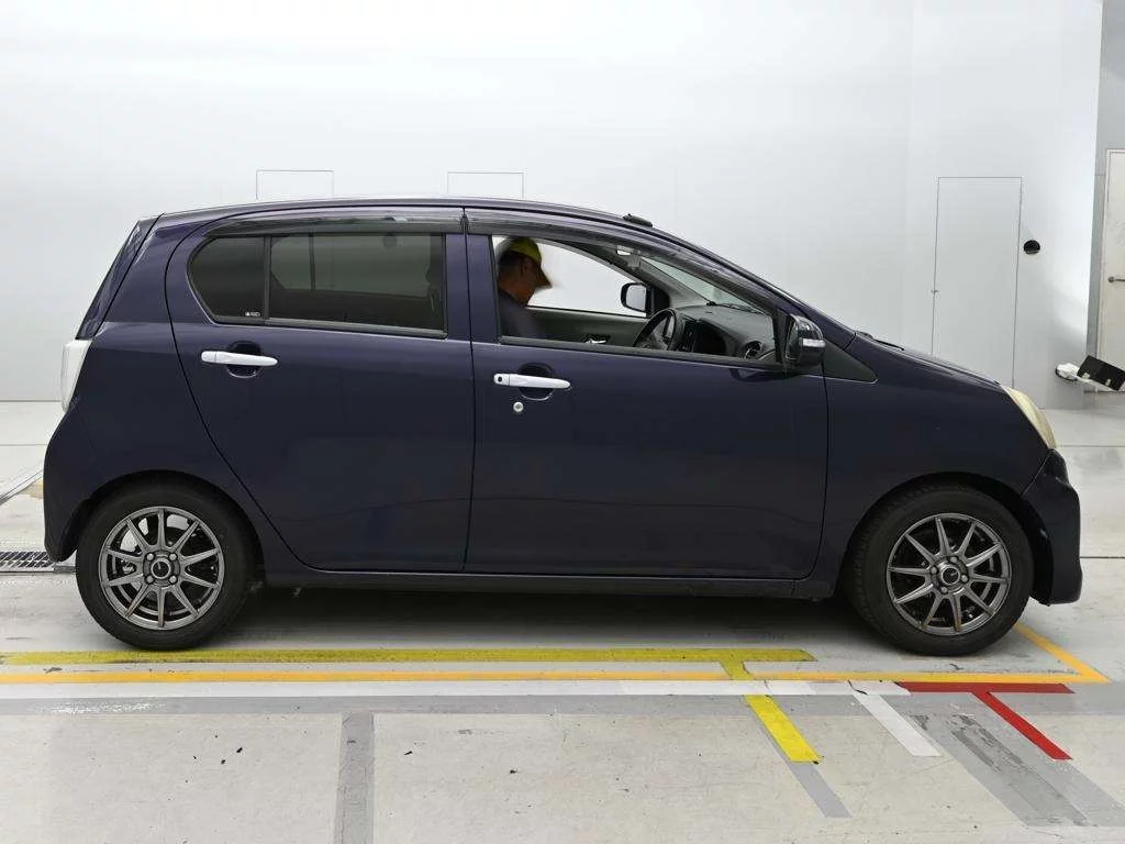 Daihatsu Mira e:S  с аукциона в Японии
