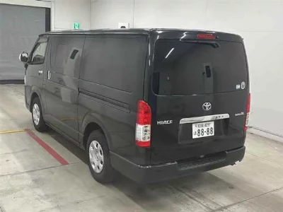 TOYOTA HIACE VAN