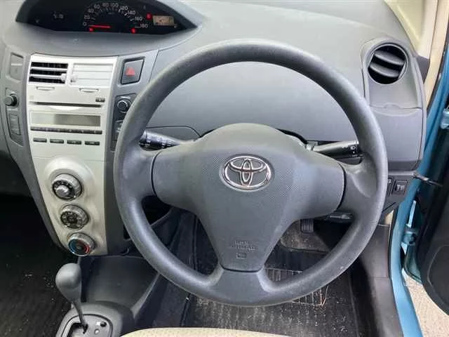 Toyota Vitz  с аукциона в Японии