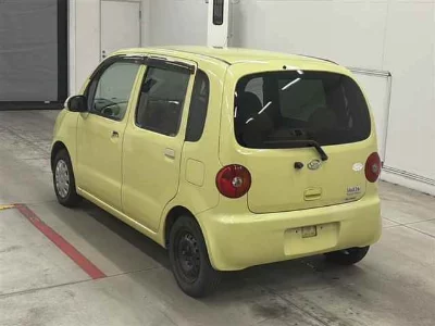 DAIHATSU MOVE LATTE