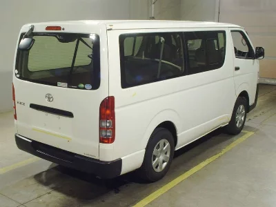 TOYOTA HIACE VAN