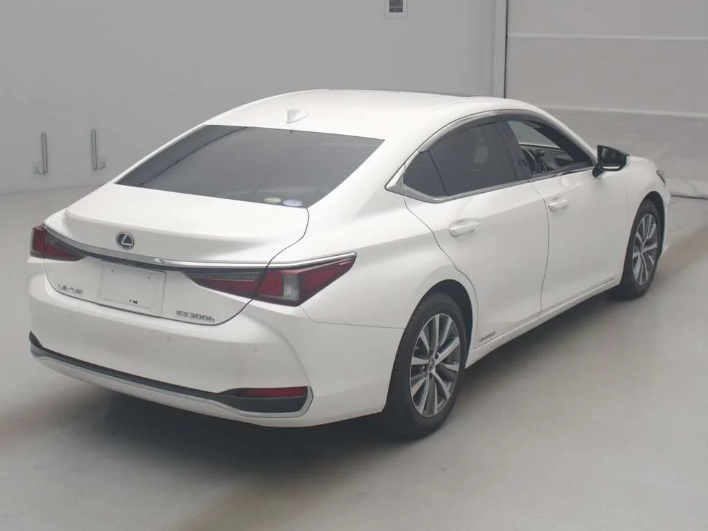 Lexus ES300h  с аукциона в Японии