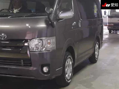 TOYOTA REGIUS VAN