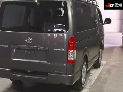 TOYOTA REGIUS VAN