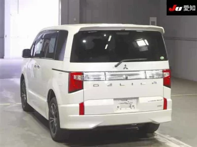 MITSUBISHI DELICA D:5