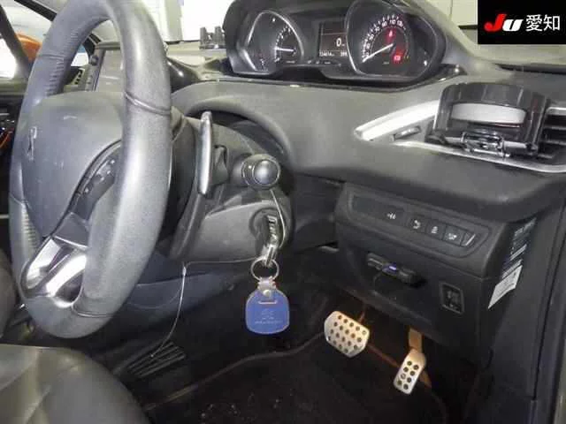 Peugeot 208  с аукциона в Японии