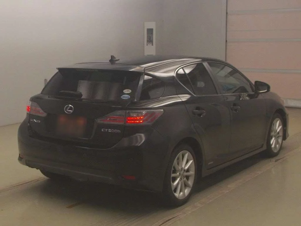 Lexus CT200h  с аукциона в Японии