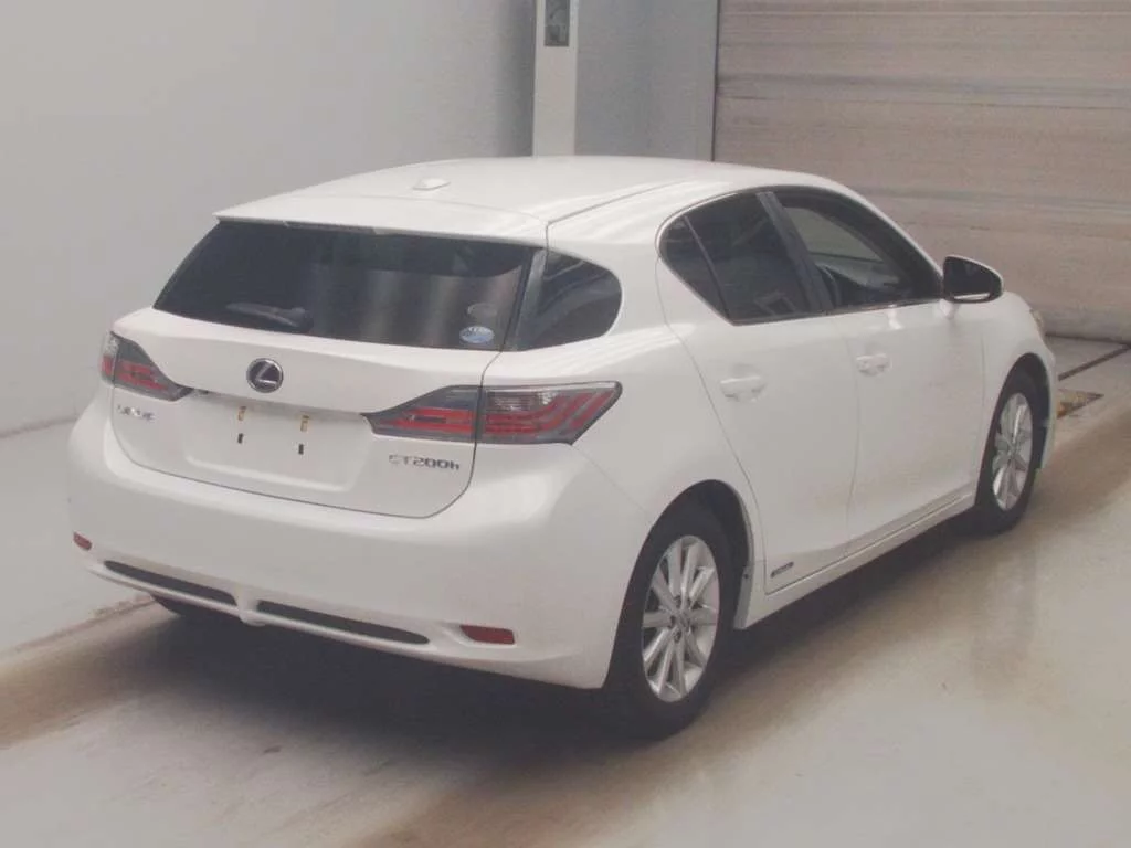 Lexus CT200h  с аукциона в Японии