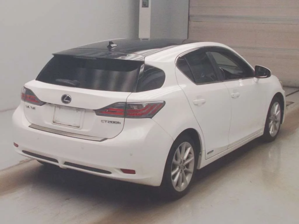 Lexus CT200h  с аукциона в Японии
