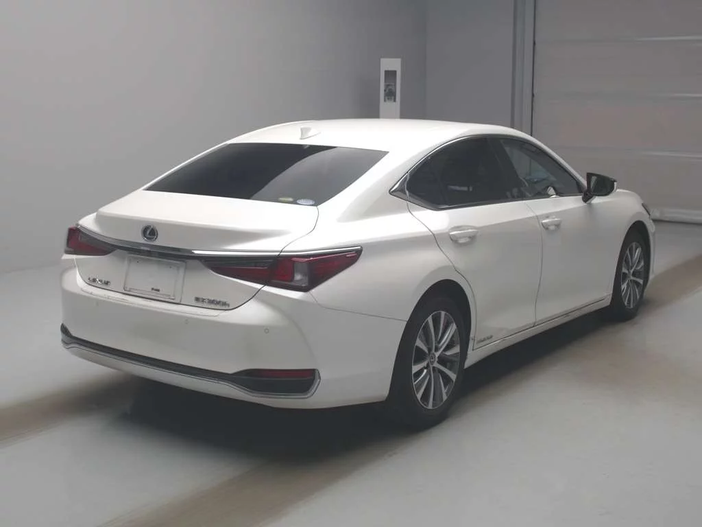Lexus ES300h  с аукциона в Японии