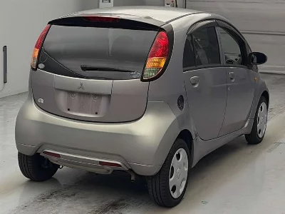 Mitsubishi i