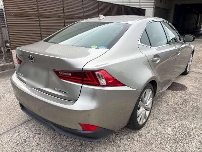 Lexus IS300h