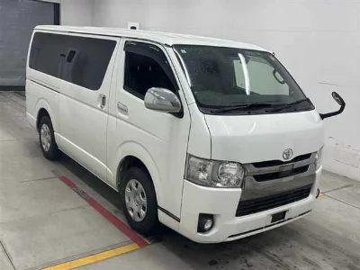 TOYOTA REGIUS VAN