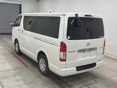 TOYOTA REGIUS VAN