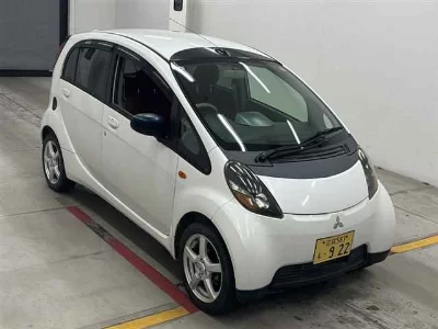 Mitsubishi i