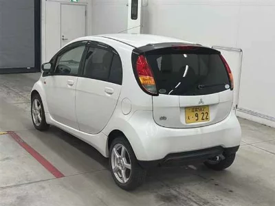 Mitsubishi i