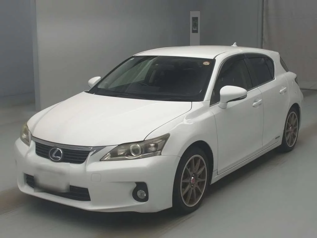 Lexus CT200h  с аукциона в Японии