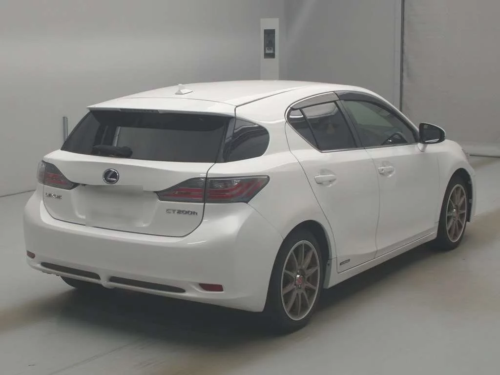 Lexus CT200h  с аукциона в Японии