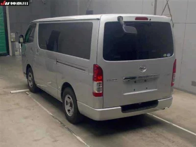 TOYOTA HIACE VAN