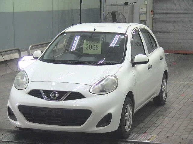 Nissan March  с аукциона в Японии