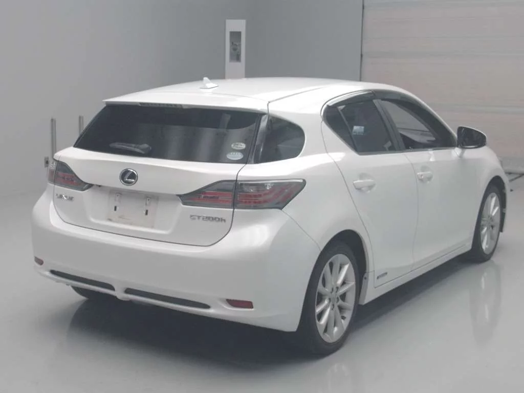 Lexus CT200h  с аукциона в Японии