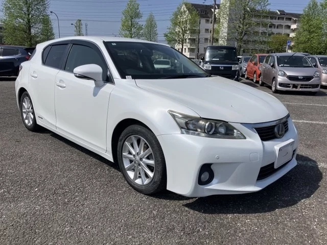 Lexus CT200h  с аукциона в Японии