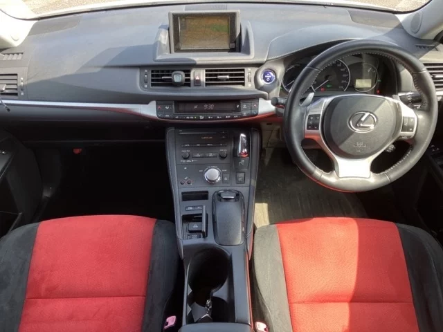 Lexus CT200h  с аукциона в Японии