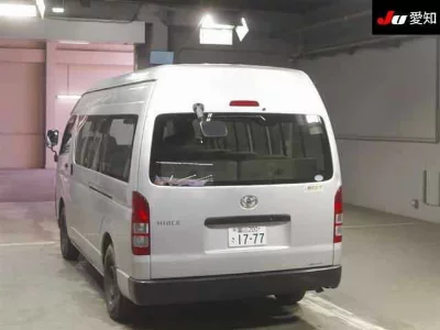 Toyota HiAce Commuter