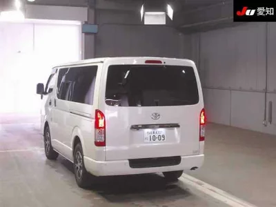 TOYOTA HIACE VAN