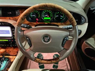 Jaguar XJ6